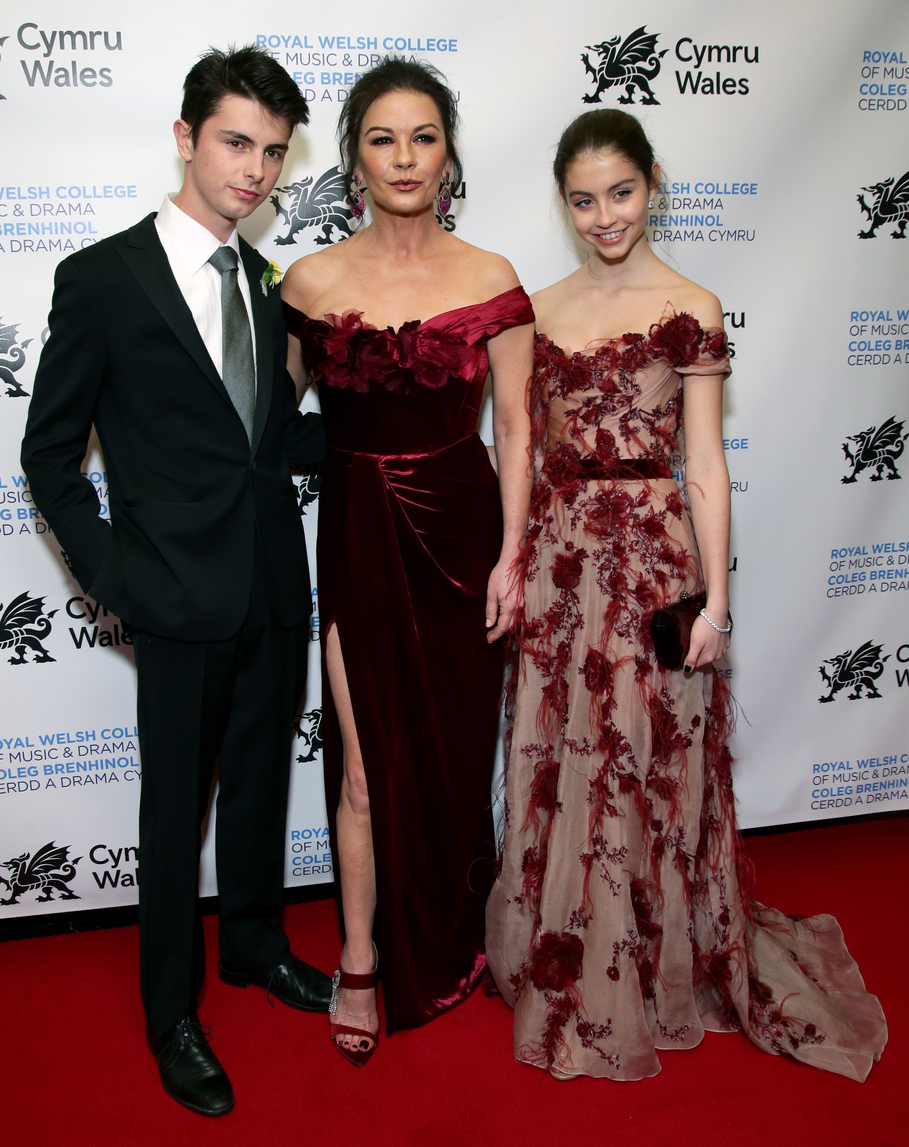 Catherine Zeta-Jones, kids Dylan Douglas, daughter Carys - Celebrity ...