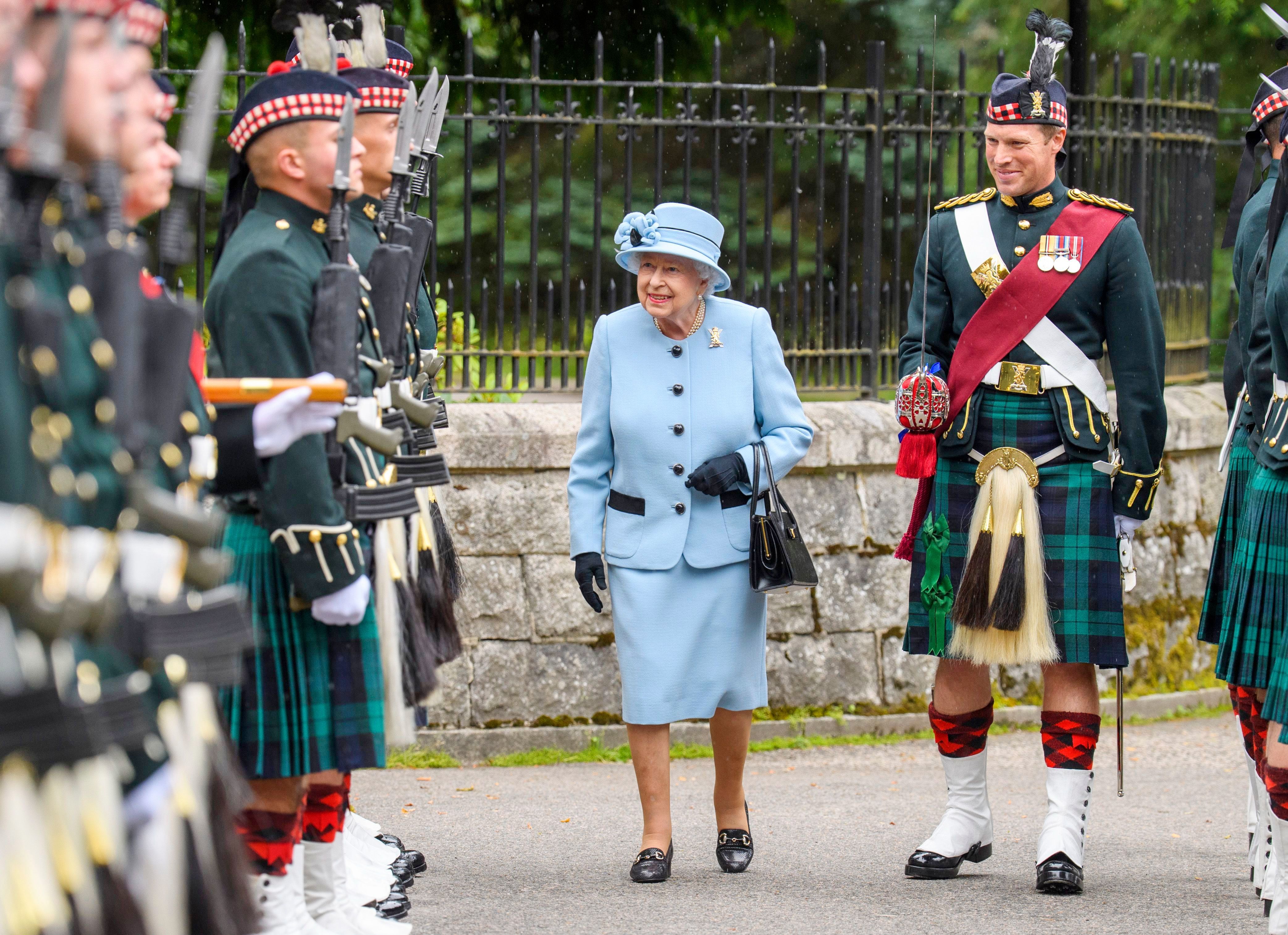 queen elizabeth visits scotland