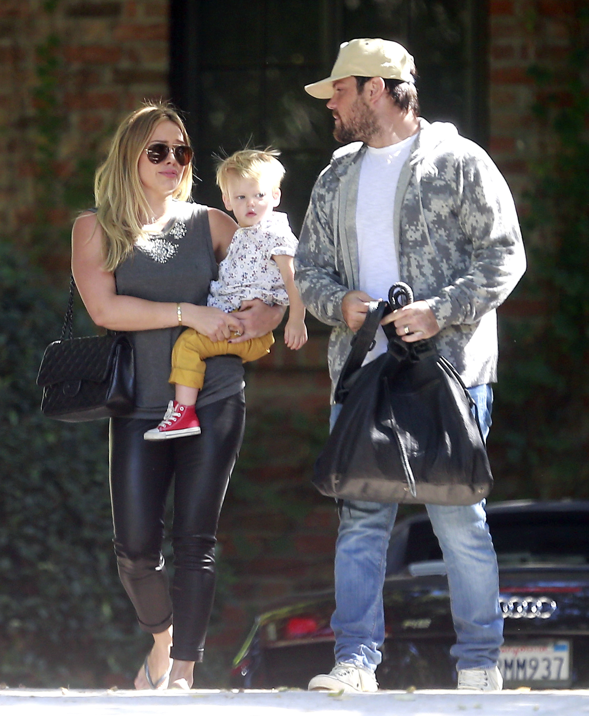 hilary duff mike comrie son.