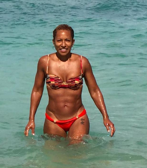 Jada Pinkett Smith 47 shows off her incredible bikini body Pic