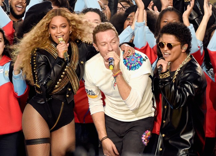 Bruno Mars Rocks the Super Bowl Halftime Show! - E! Online