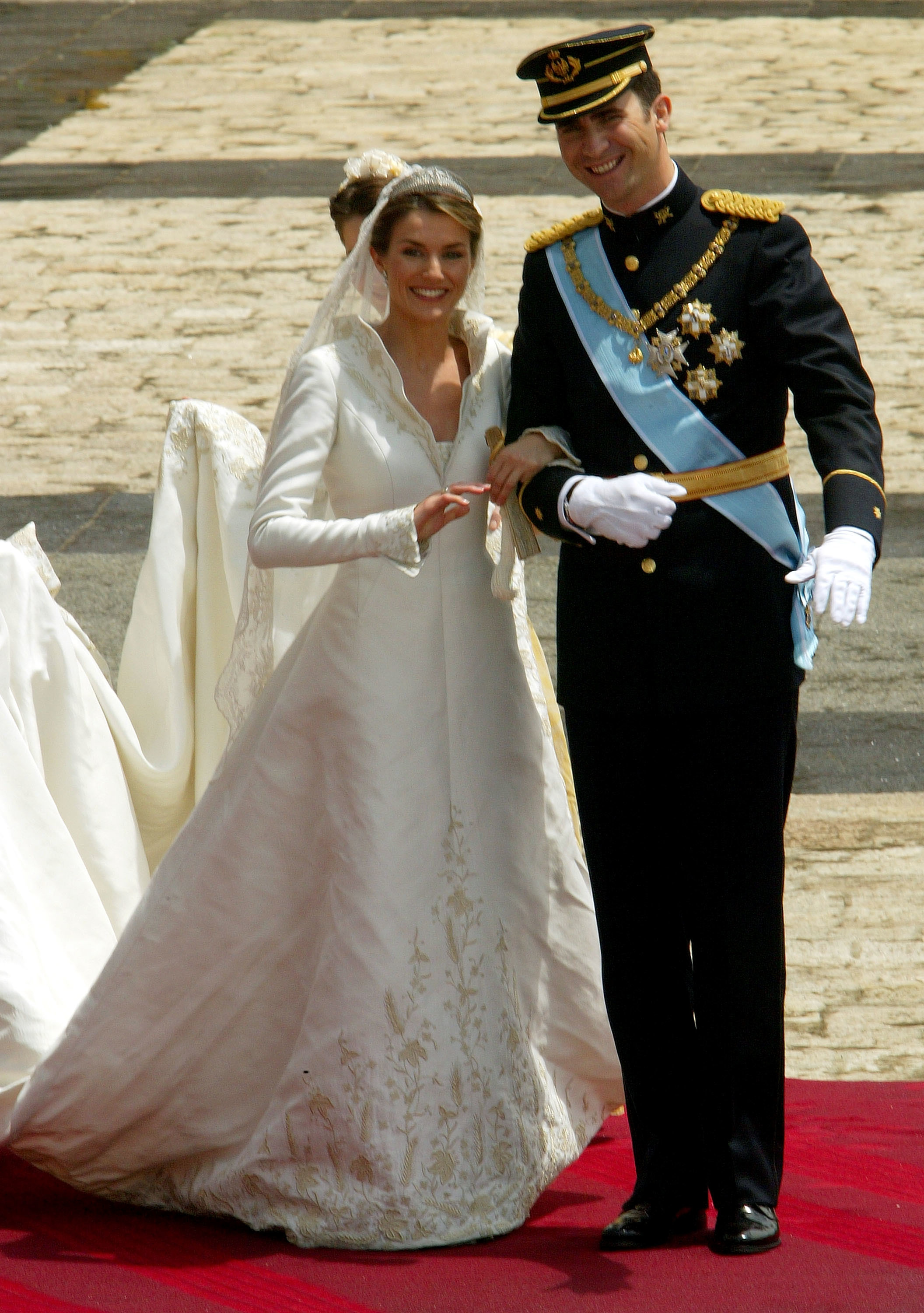 the spanish princess dresses 