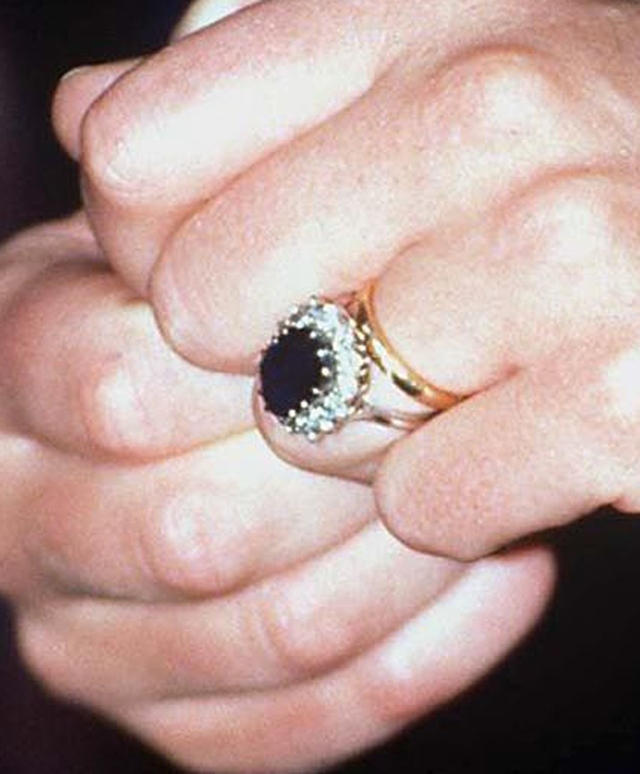 Обручальное кольцо принцессы Дианы