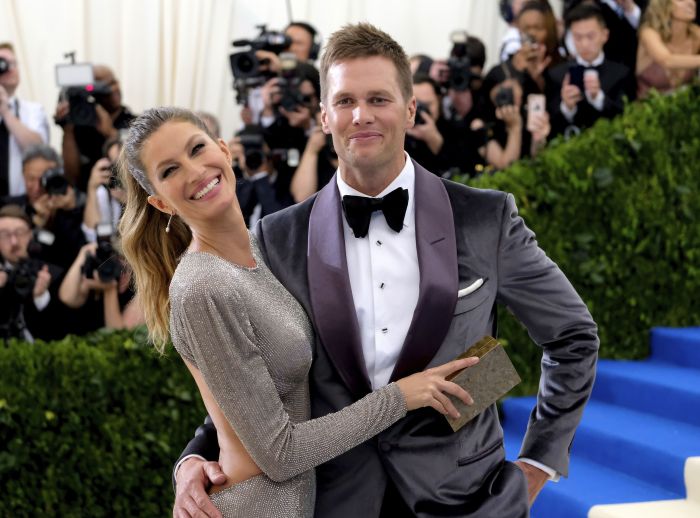 Twitter had the best reactions to Tom Brady's pre-Super Bowl outfit