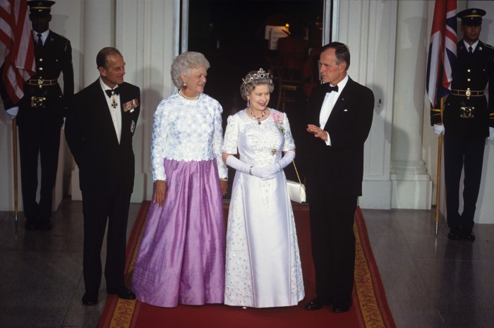 See Queen Elizabeth Ii S Meetings With 12 U S Presidents Gallery Wonderwall Com