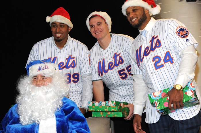 Clad in Santa hats, Robinson Cano and Edwin Diaz are introduced as