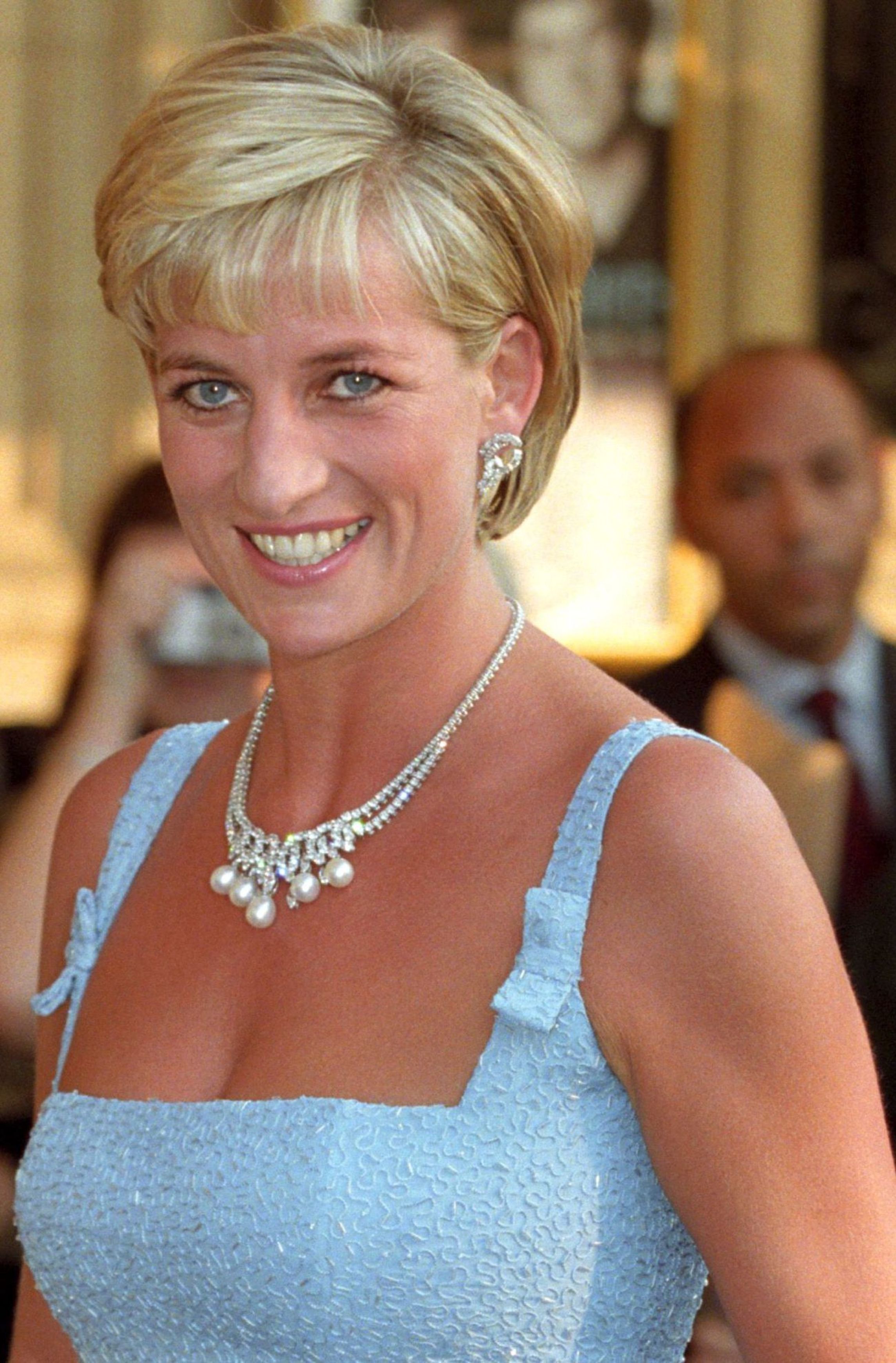 The Duchess of Cambridge wears Princess Diana's pearl and diamond earrings  to the Baftas - and makes them her own