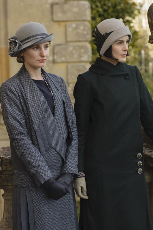 The Crawleys go to the south of France in 'Downton Abbey: A New Era ...