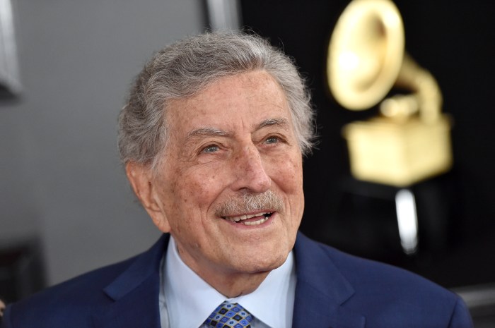 Oscar-nominated 'Fiddler on the Roof' and James Bond actor dies at 87 ...