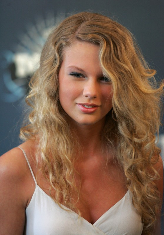 taylor-swift-s-biggest-career-moments-gallery-wonderwall