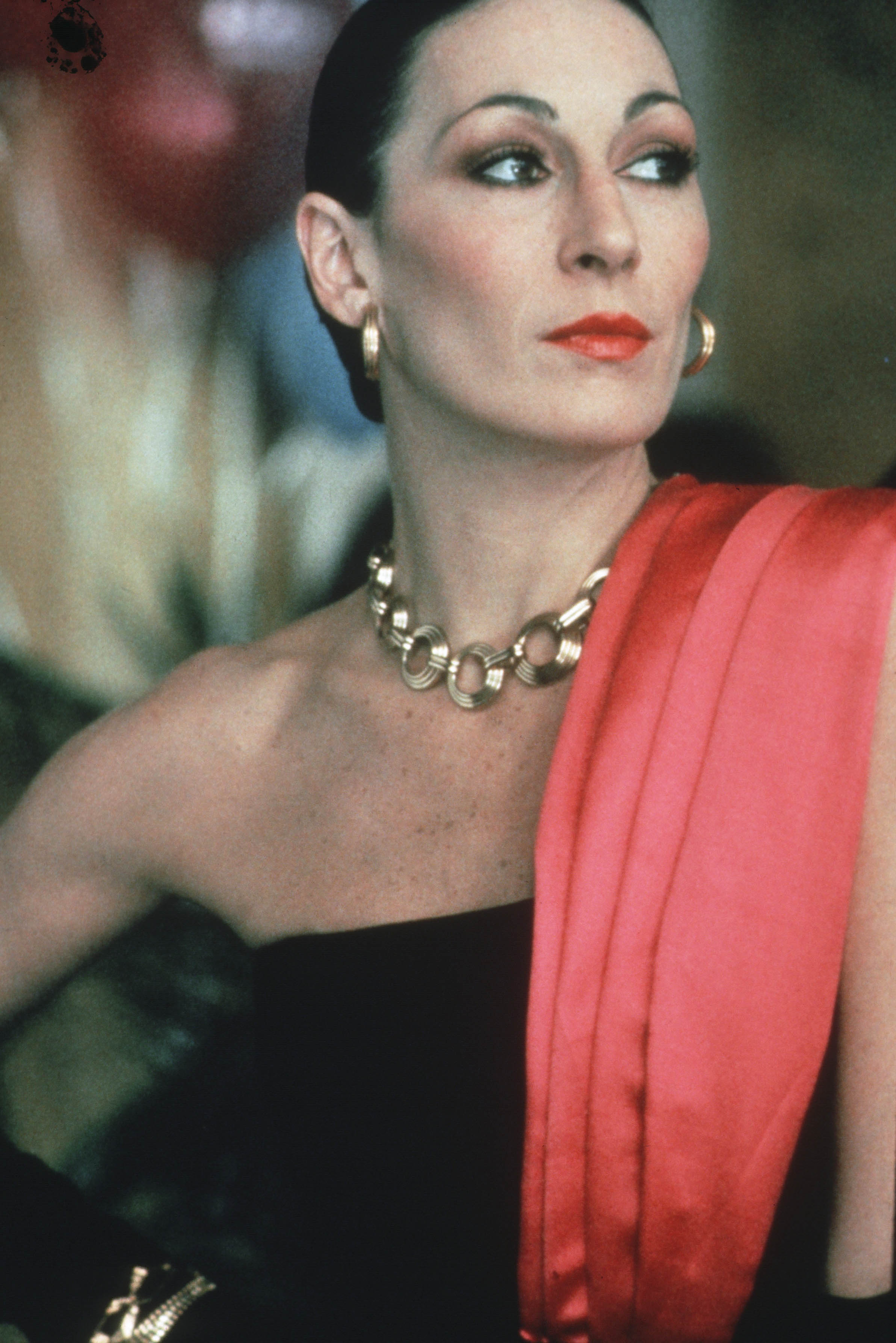 Anjelica Huston full interview