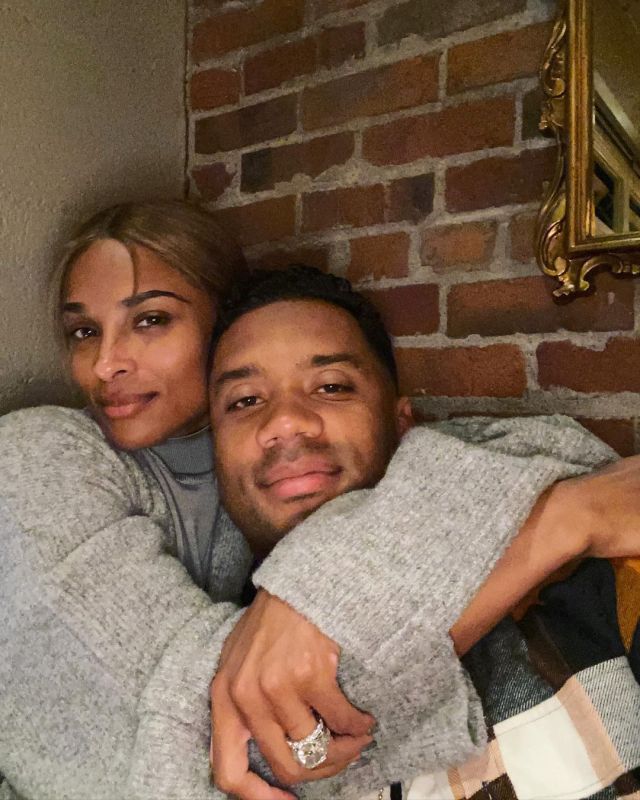 Russell Wilson and Ciara cheering on their Yankees family