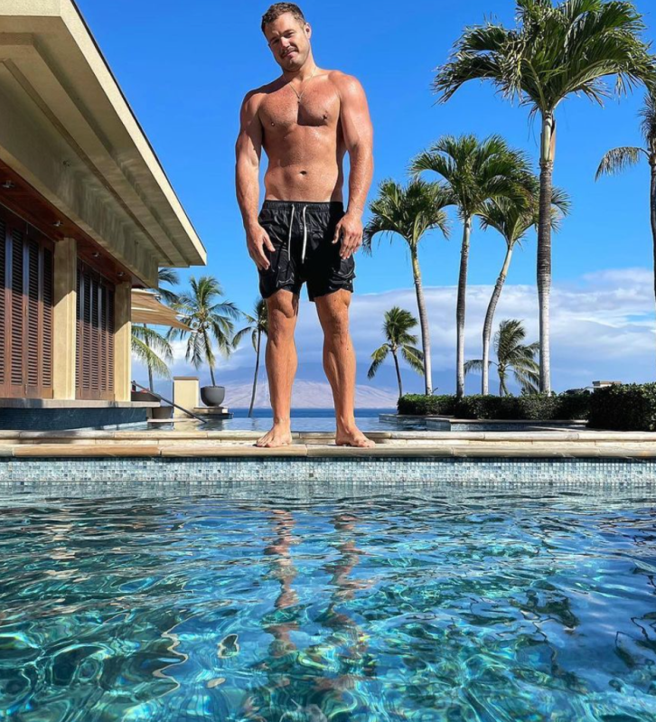 Lewis Hamilton Is Proof You Should Never Swim in Mesh Shorts