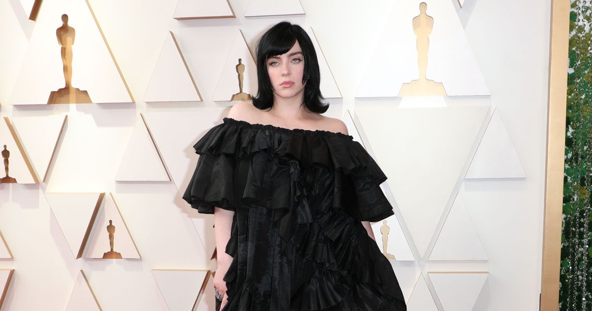 Billie Eilish Oscars Outfit