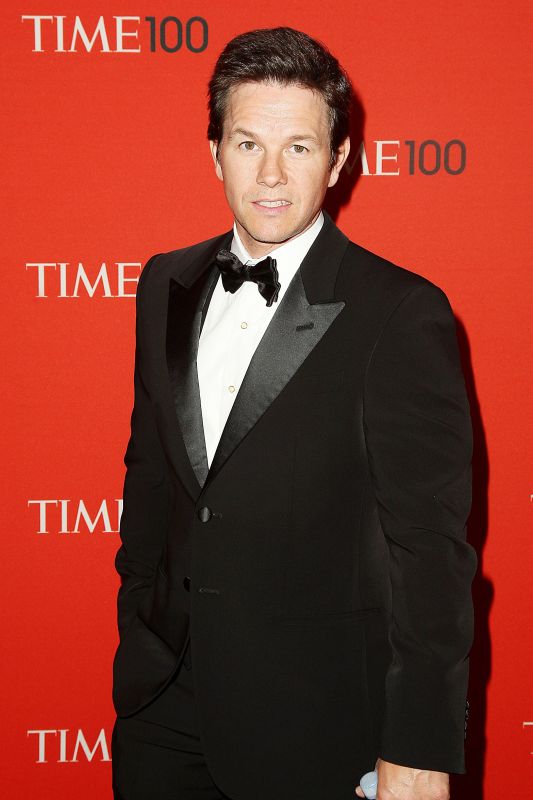 Me Time Debuts On Netflix See Star Mark Wahlbergs Hottest Sexiest Photos Gallery 