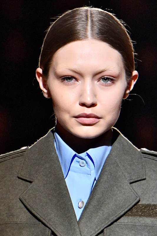 Noah Cyrus rocks bleached brows at Paris Fashion Week, more celebs who ...