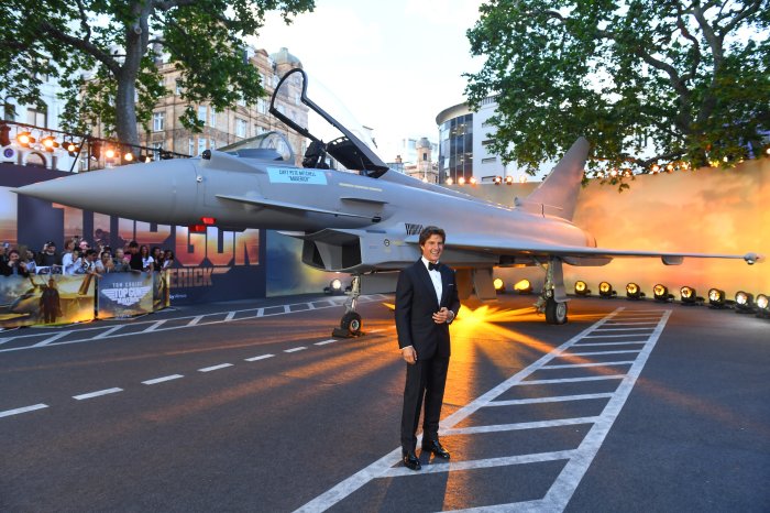 Tom Cruise, Jennifer Connelly, & 'Top Gun: Maverick' Cast Glam Up for Royal  Premiere in London!: Photo 4760585