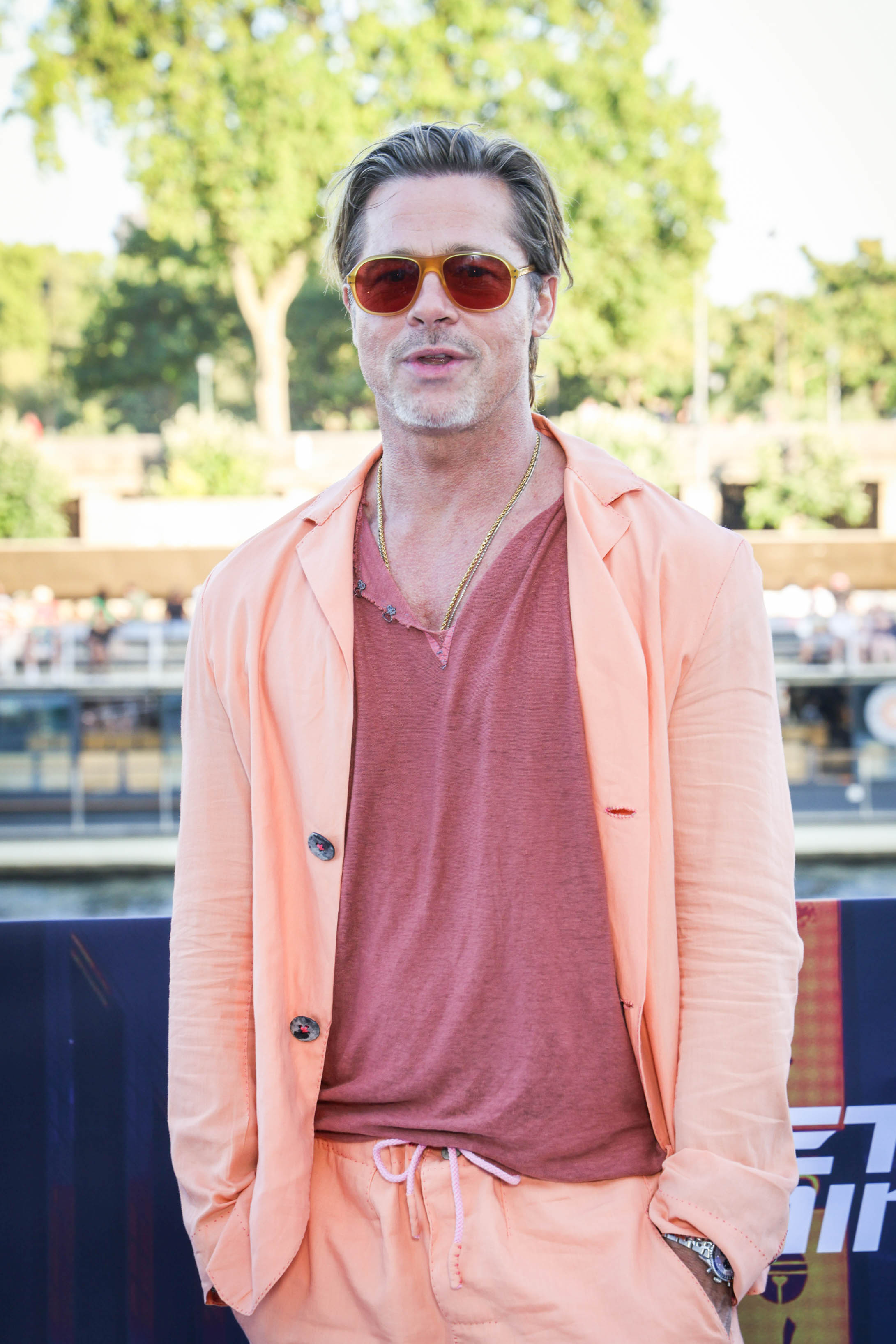 Brad Pitt Street Style: How to Get His Effortlessly Cool Look