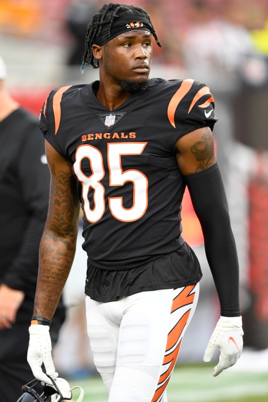 Bengals' Tee Higgins got word that Bills' Damar Hamlin is awake. Here's how  he reacted 