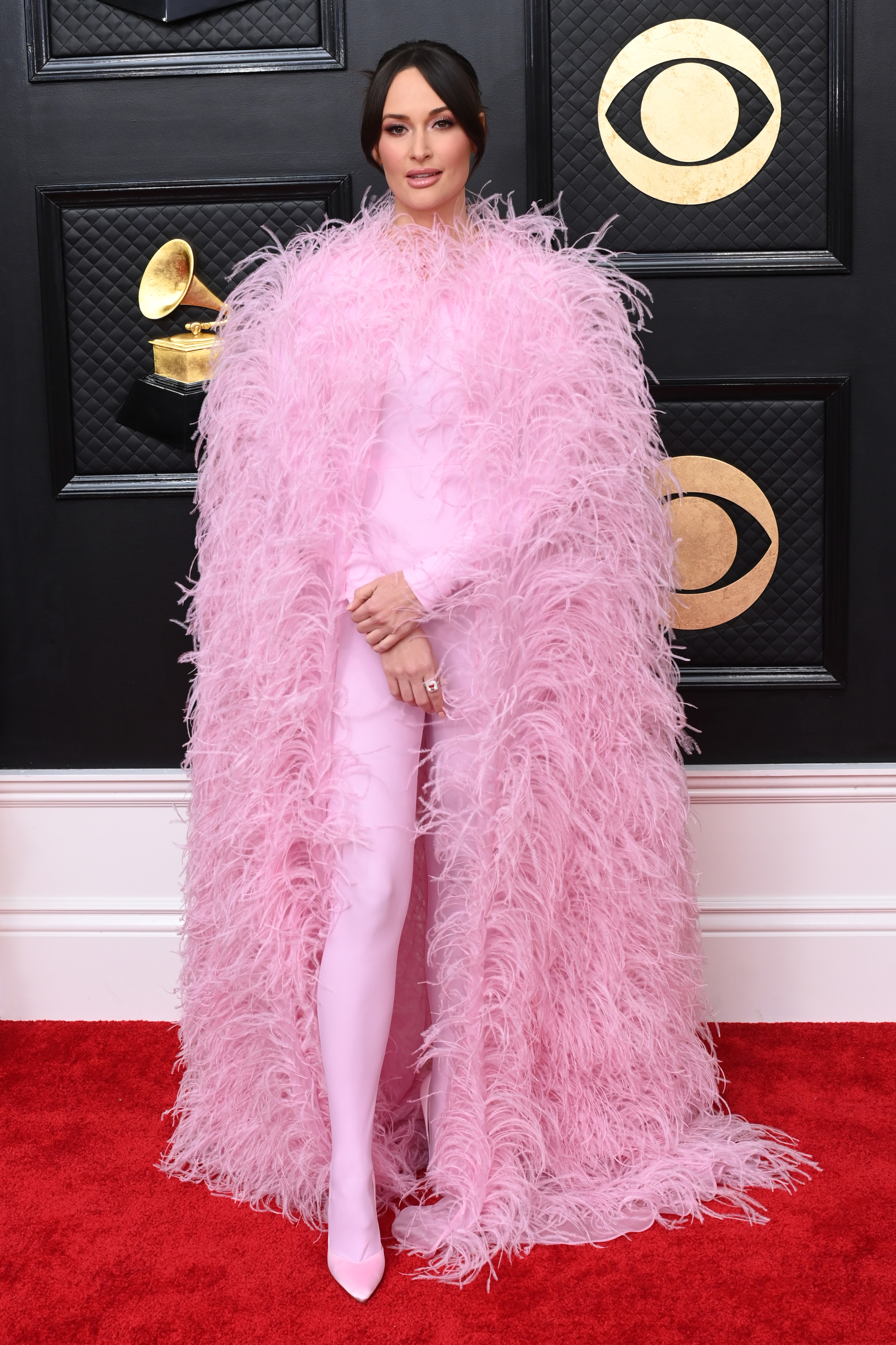Kacey Musgraves reaches new heights at the Grammys in dramatic feathered  garment, Gallery