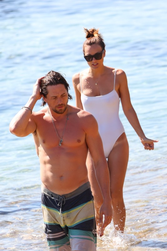 Alessandra Ambrosio in Bathing Suit Holds the Heat — Celebwell