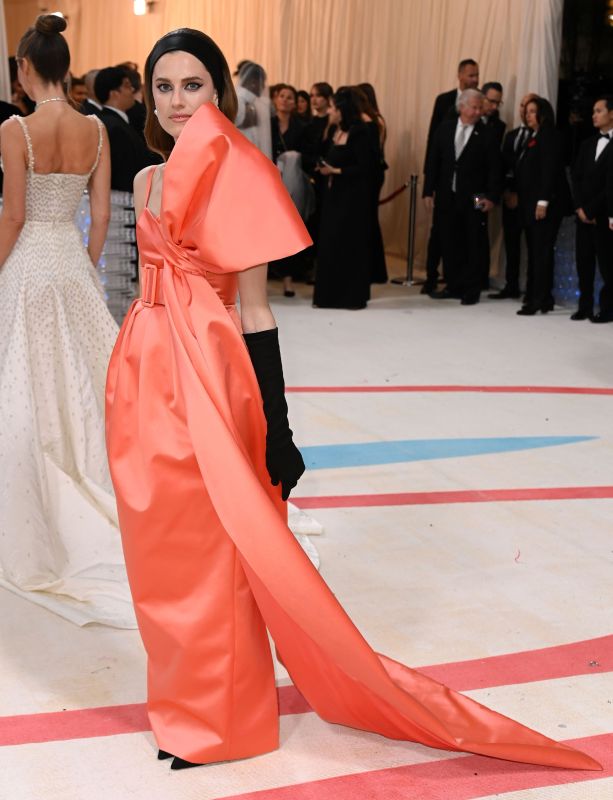 Emma Stone Channels a 1920s Flapper Girl For the Met Gala 2022
