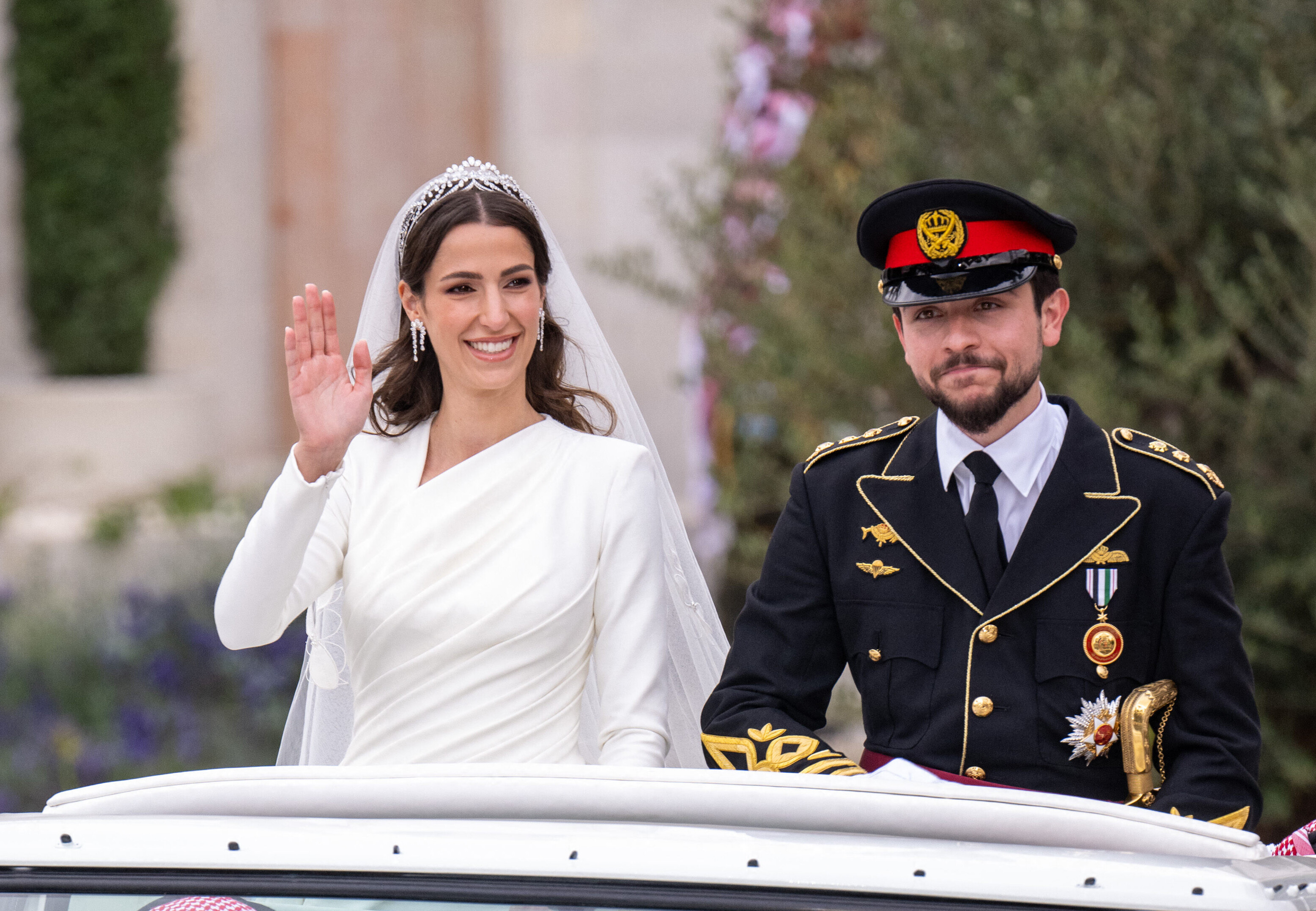 Jordan's king and queen host Crown Prince Hussein's royal wedding to ...
