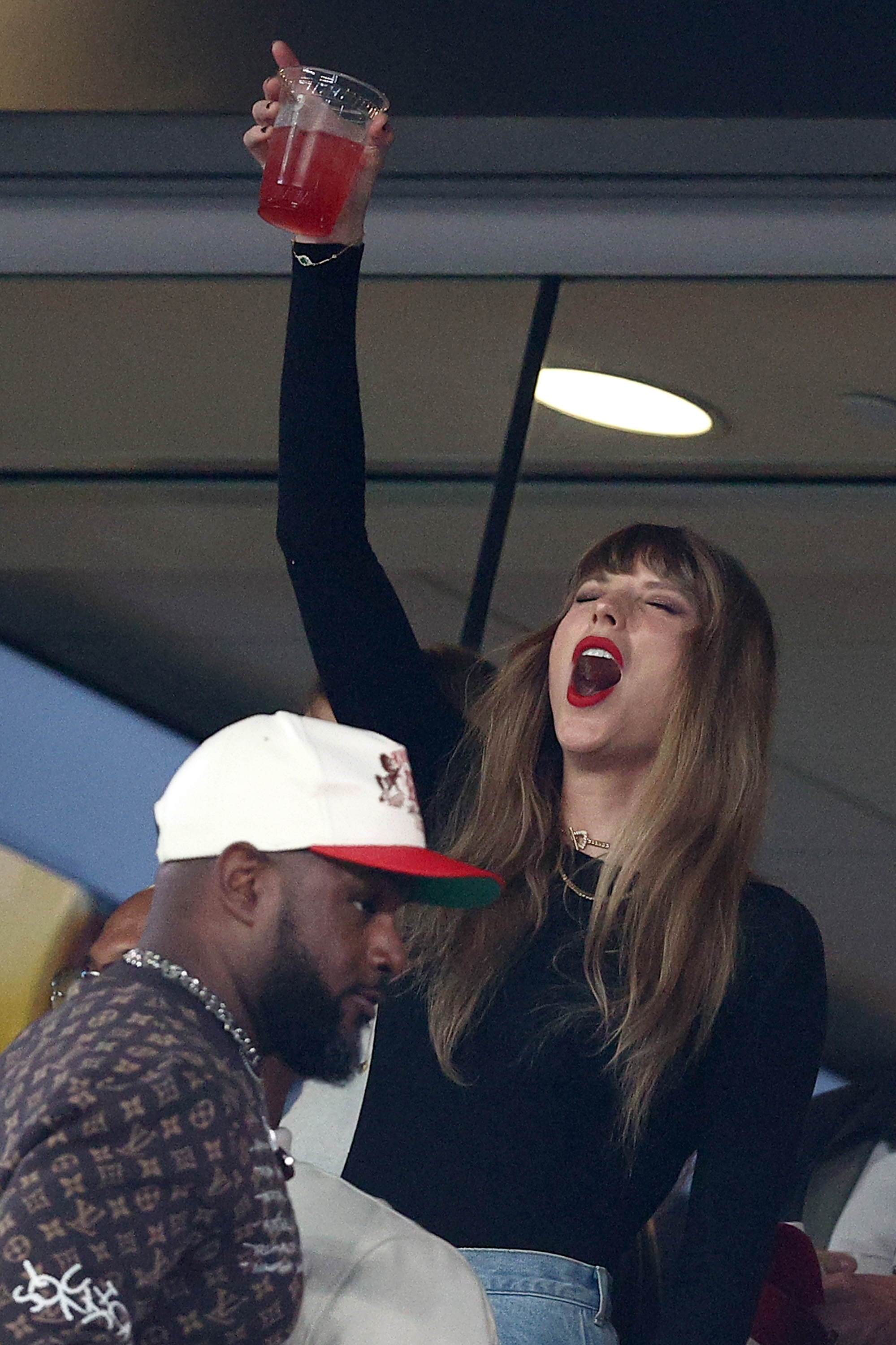 Taylor Swift Cheers on Travis Kelce at Chiefs-Jets