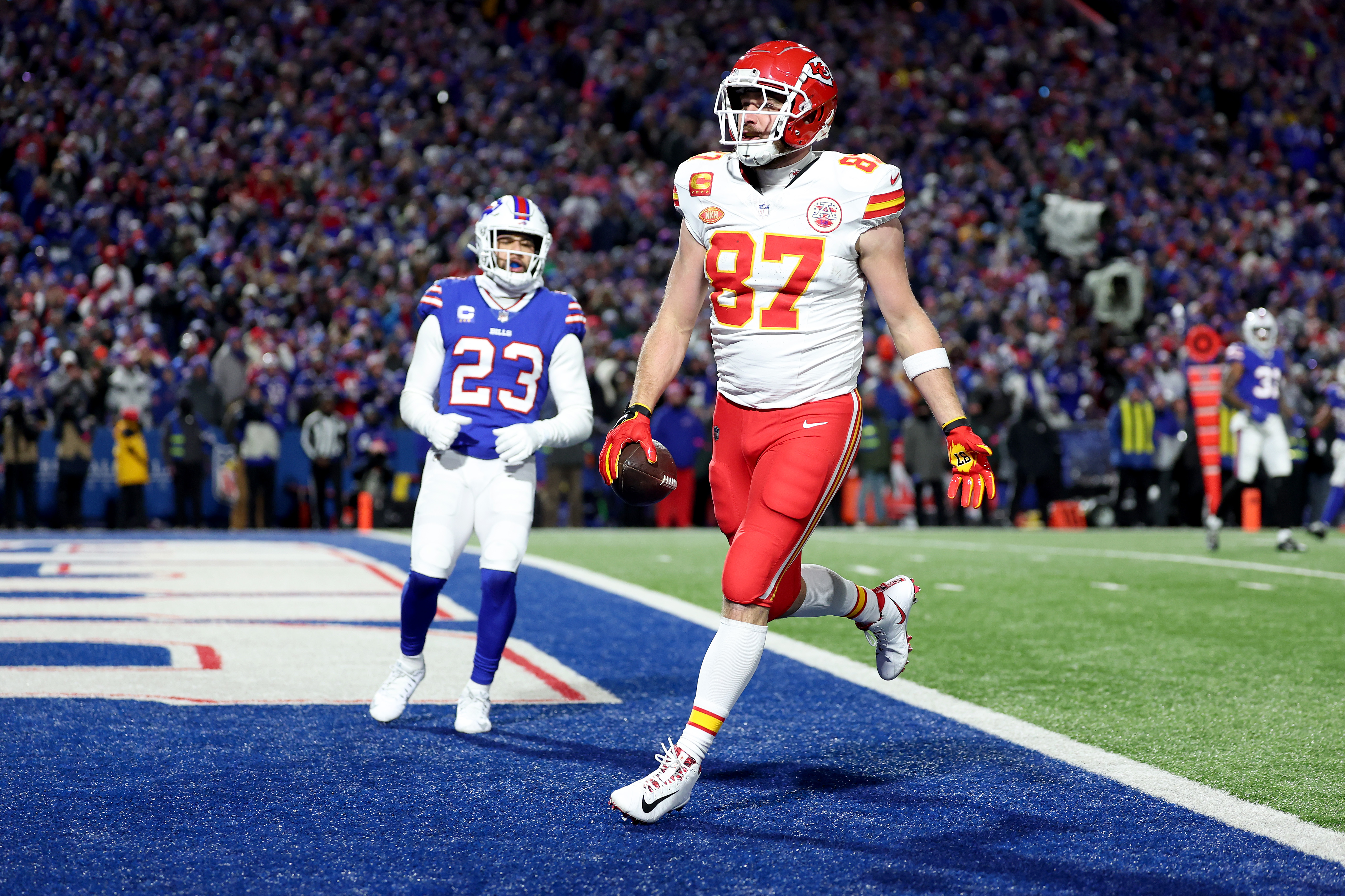 The Best Pictures Of Travis Kelce And Patrick Mahomes As The Chiefs ...