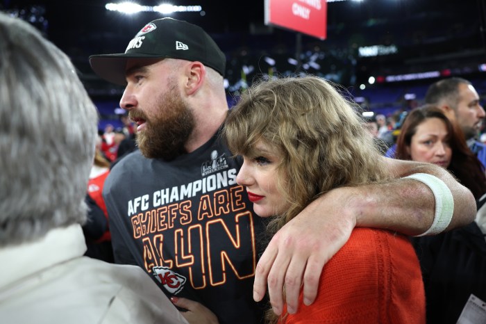 Jason Kelce is Travis Kelce's biggest fan, plus more moments from the ...