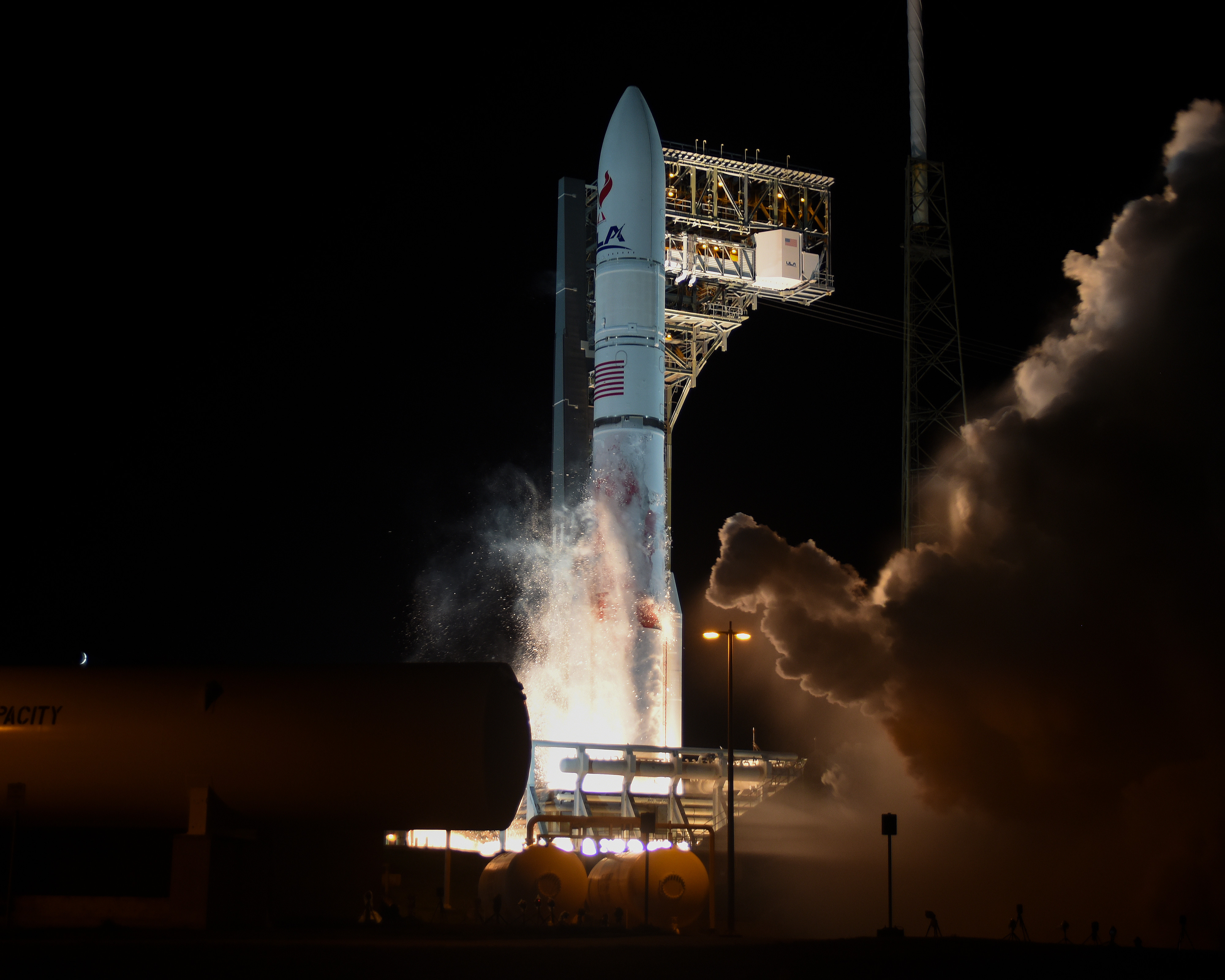 The Best Pictures Of The Vulcan Rocket Liftoff -- The First U.S. Moon ...