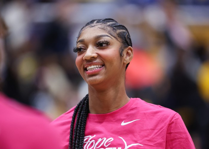 Athlete breaks women's scoring record -- All the best reactions ...