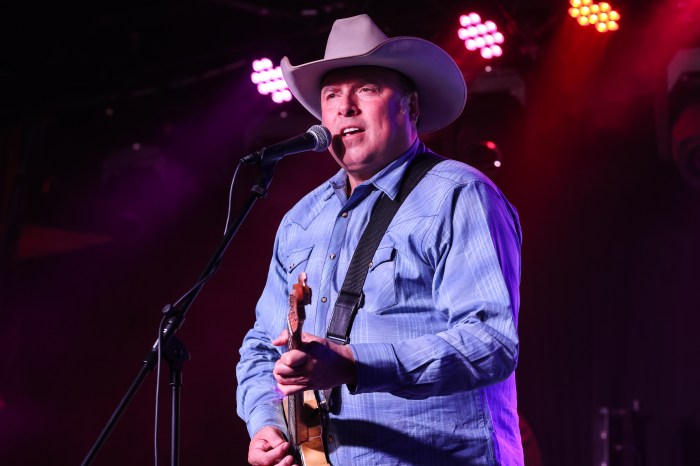 Country legend and 'American patriot' dead at 62: Tributes pour in ...